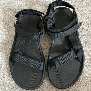 Brand new Teva Hurricane XLT size 7